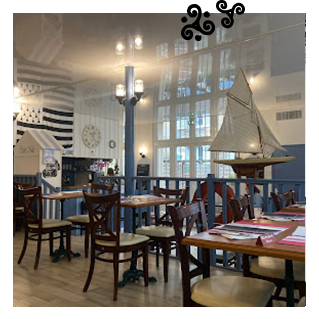 Terrasse / Espace lounge - La Petite Cour - Restaurant Meulan-en-Yvelines - les meilleurs restaurant de MEULAN-EN-YVELINES