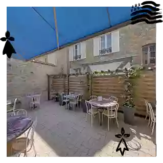 Terrasse / Espace lounge - La Petite Cour - Restaurant Meulan-en-Yvelines - restaurant MEULAN-EN-YVELINES
